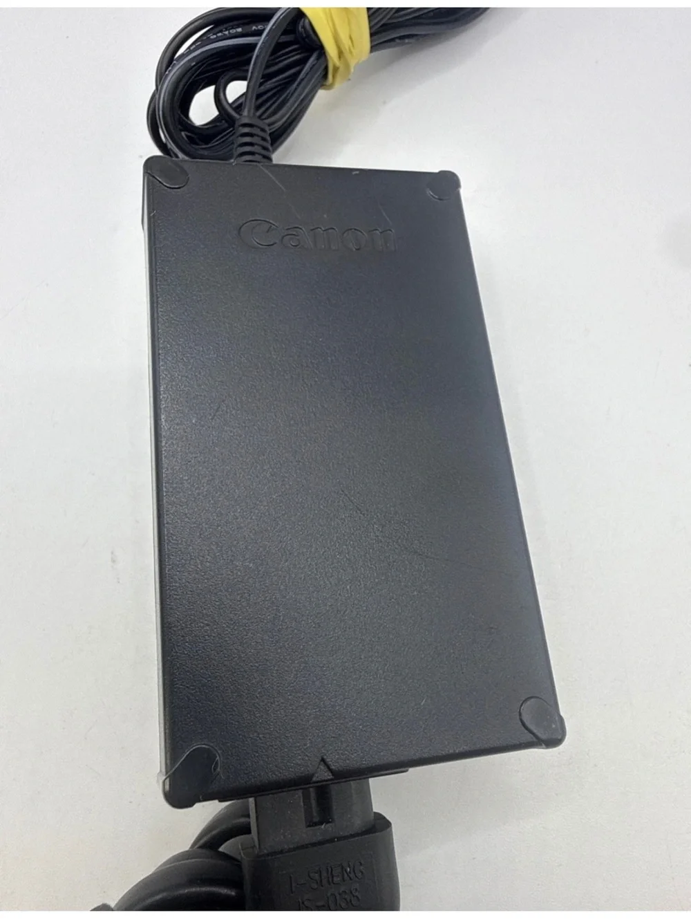 Genuine CANON CA-570 S AC Power Adapter Battery Charger Camcorder 8.4V 1.5A